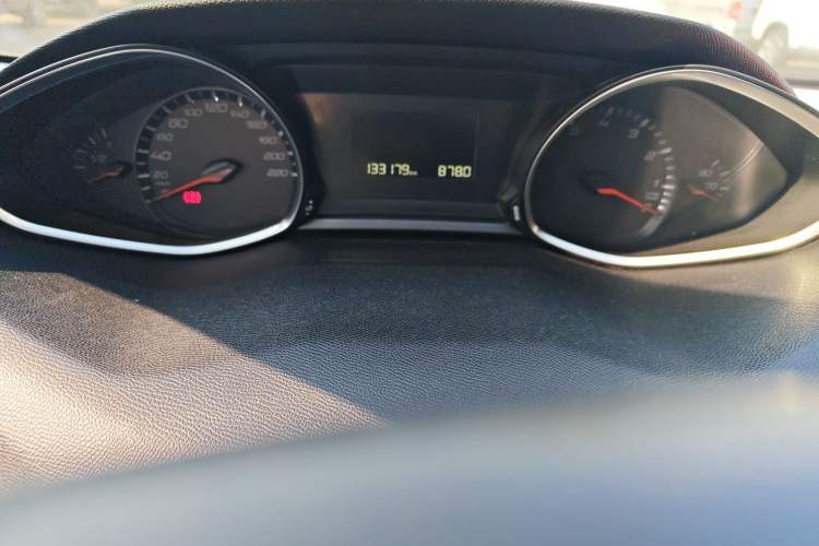 Used Peugeot 308S 2015 1.6T Automatic Jingchi Edition Odometer Close Up
