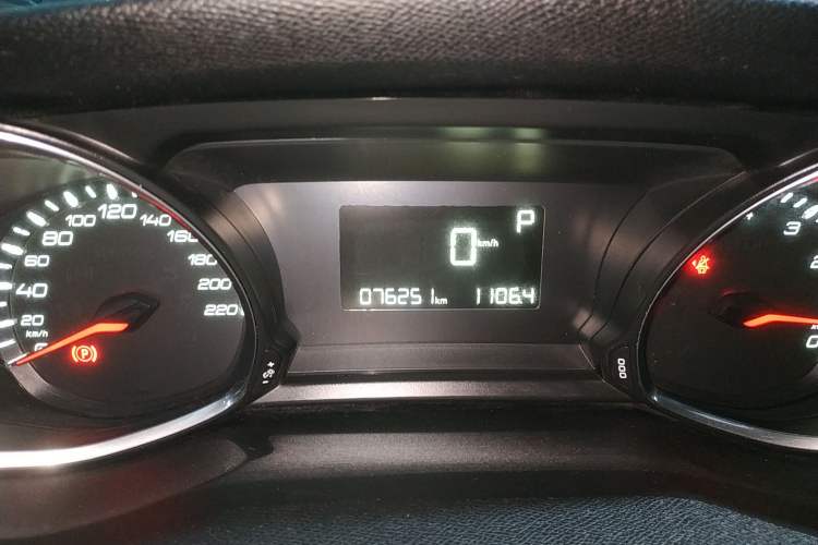 Used Peugeot 308S 2015 1.6T Automatic Jingchi Edition Odometer Close Up