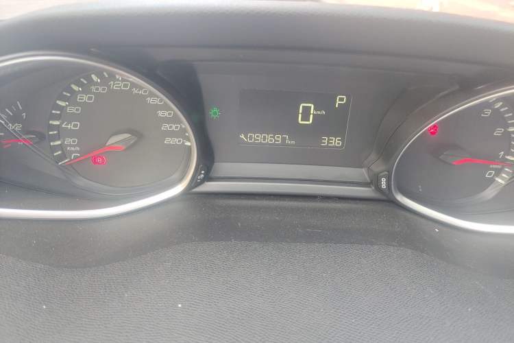 Used Peugeot 308S 2015 1.2T Automatic Shangchi Edition Odometer Close Up