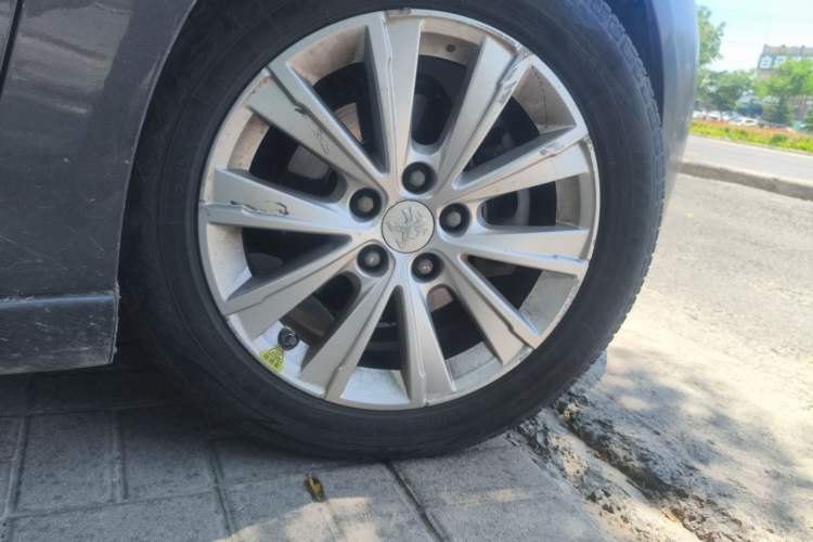 Used Peugeot 308S 2015 1.2T Automatic Jingchi Edition Right Front Wheel Hub
