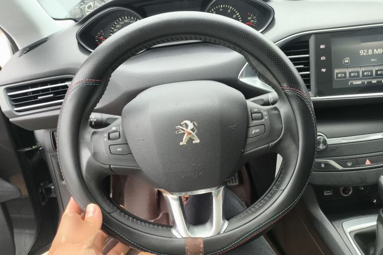 Used Peugeot 308S 2015 1.2T Automatic Jingchi Edition Steering Wheel
