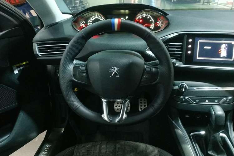 Used Peugeot 308S 2015 1.6T Automatic Jingchi Edition Steering Wheel