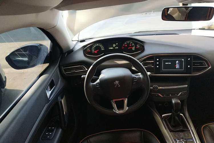 Used Peugeot 308S 2015 1.6T Automatic Jingchi Edition Steering Wheel