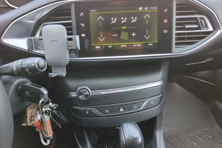 Used Peugeot 308S 2015 1.6T Automatic Jingchi Edition Audio And AC Panel
