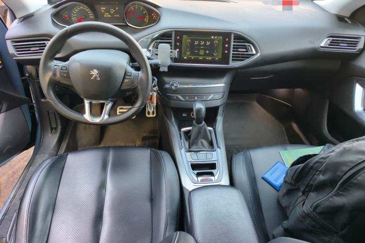 Used Peugeot 308S 2015 1.6T Automatic Jingchi Edition Center Console