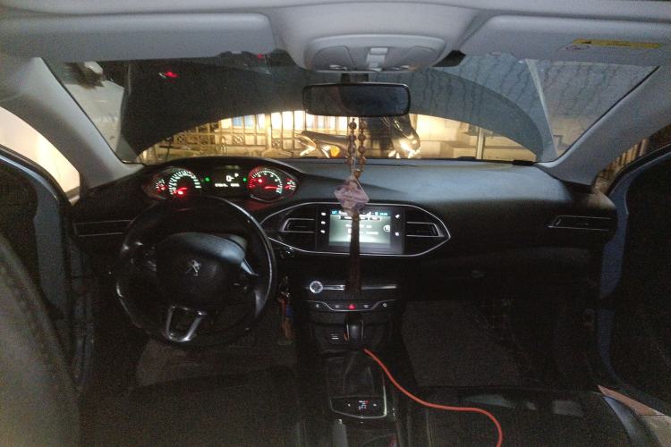 Used Peugeot 308S 2015 1.2T Automatic Jingchi Edition Center Console