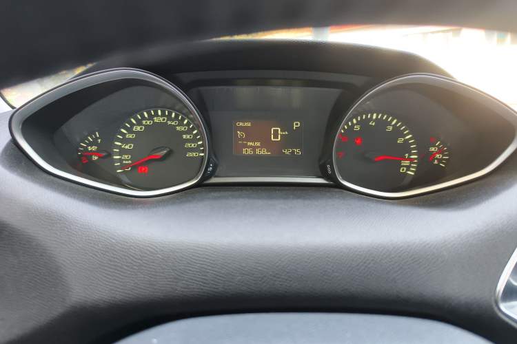 Used Peugeot 308S 2015 1.6T Automatic Jingchi Edition Instrument Cluster
