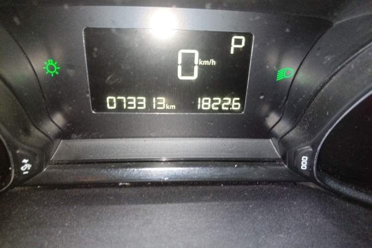 Used Peugeot 308S 2015 1.2T Automatic Jingchi Edition Odometer Close Up