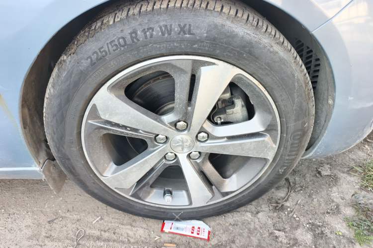 Used Peugeot 308S 2015 1.6T Automatic Jingchi Edition Right Front Wheel Hub
