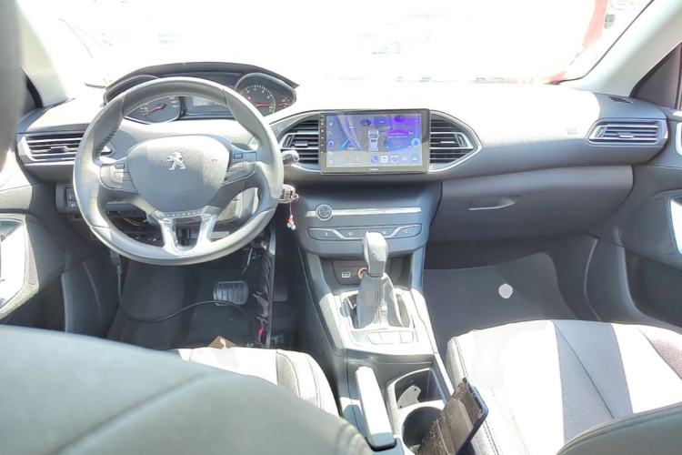 Used Peugeot 308S 2015 1.2T Automatic Jingchi Edition Center Console