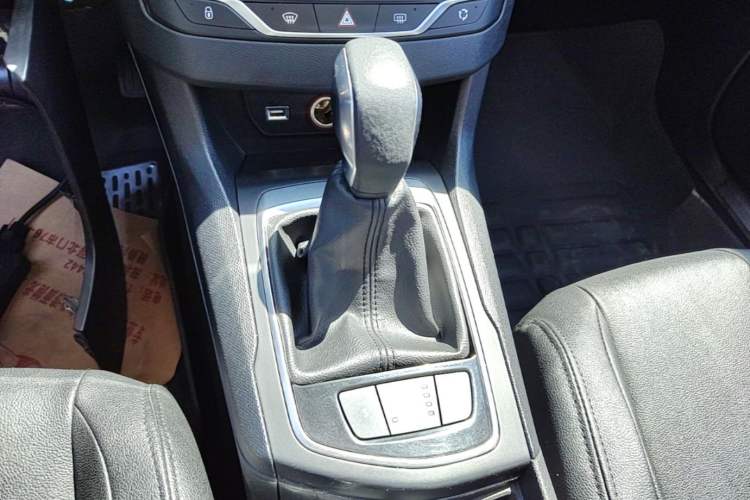 Used Peugeot 308S 2015 1.2T Automatic Jingchi Edition Gear Lever