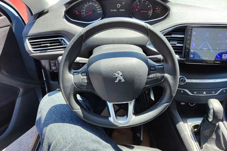 Used Peugeot 308S 2015 1.2T Automatic Jingchi Edition Steering Wheel