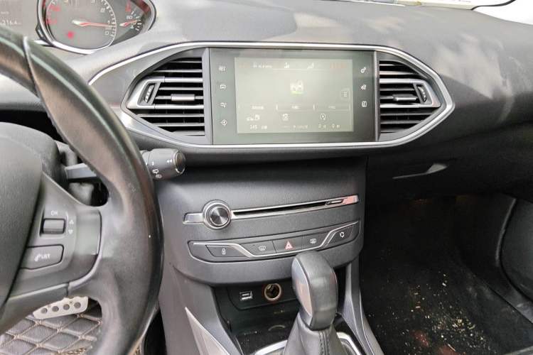 Used Peugeot 308S 2015 1.6T Automatic Ruichi Edition Audio And AC Panel