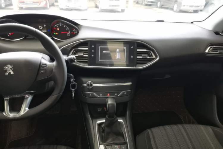 Used Peugeot 308S 2015 1.2T Automatic Jingchi Edition Audio And AC Panel