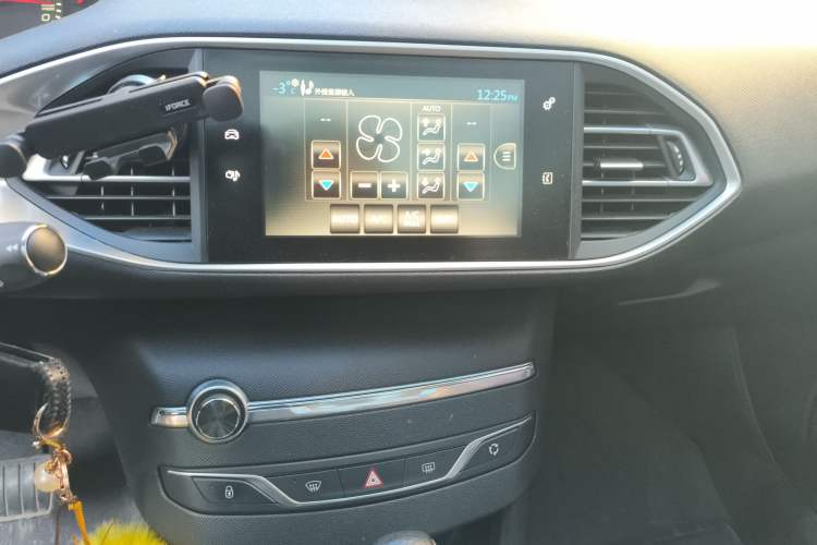 Used Peugeot 308S 2015 1.2T Automatic Jingchi Edition Audio And AC Panel