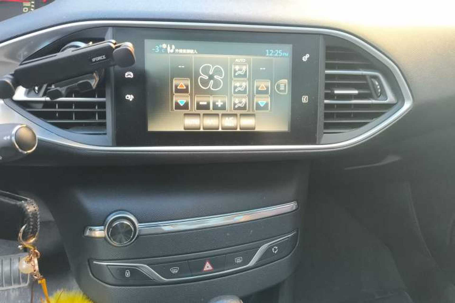 Used Peugeot 308S 2015 1.2T Automatic Jingchi Edition Audio And AC Panel