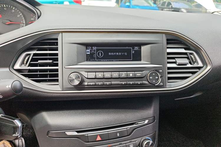 Used Peugeot 308S 2015 1.2T Automatic Shangchi Edition Audio And AC Panel