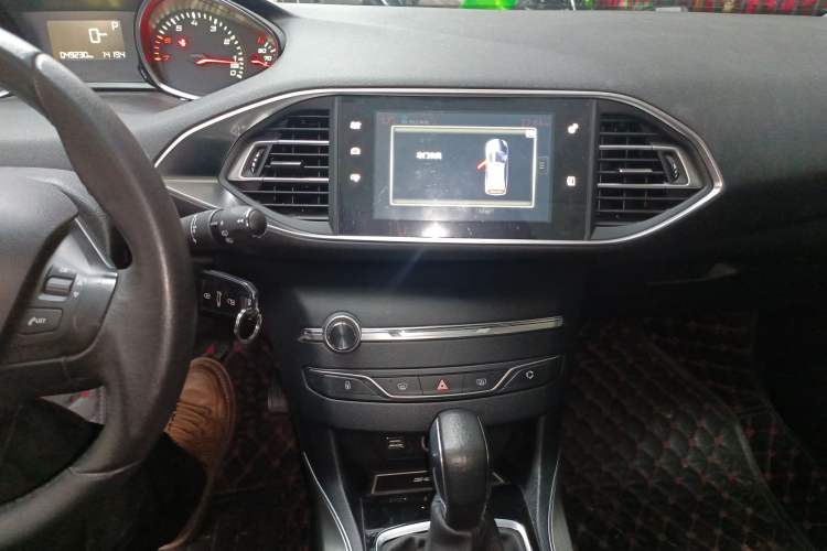 Used Peugeot 308S 2015 1.6T Automatic Jingchi Edition Audio And AC Panel