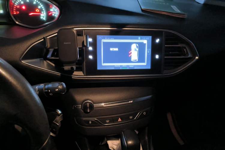 Used Peugeot 308S 2015 1.6T Automatic Jingchi Edition Audio And AC Panel