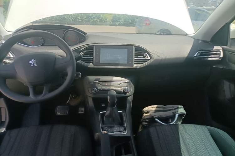 Used Peugeot 308S 2015 1.2T Automatic Shangchi Edition Audio And AC Panel