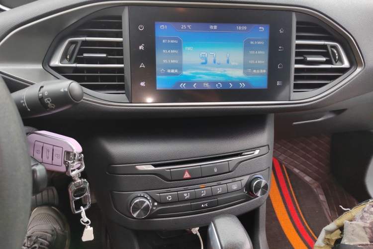 Used Peugeot 308S 2015 1.2T Automatic Shangchi Edition Audio And AC Panel