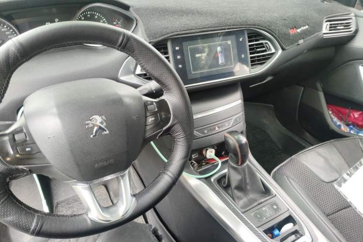 Used Peugeot 308S 2015 1.6T Automatic Jingchi Edition Audio And AC Panel