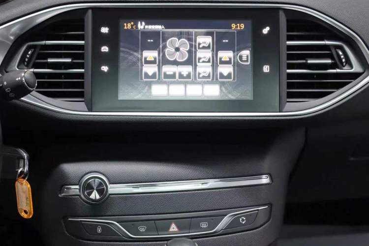 Used Peugeot 308S 2015 1.6T Automatic Jingchi Edition Audio And AC Panel