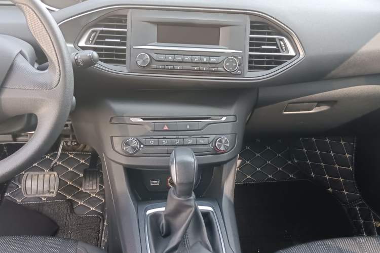 Used Peugeot 308S 2015 1.2T Automatic Shangchi Edition Audio And AC Panel