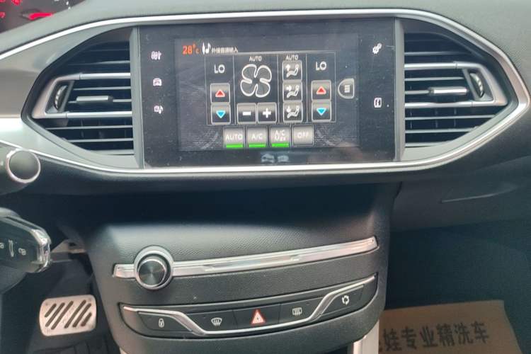 Used Peugeot 308S 2015 1.2T Automatic Jingchi Edition Audio And AC Panel