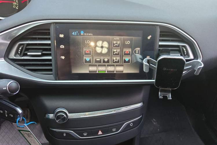 Used Peugeot 308S 2015 1.2T Automatic Jingchi Edition Audio And AC Panel