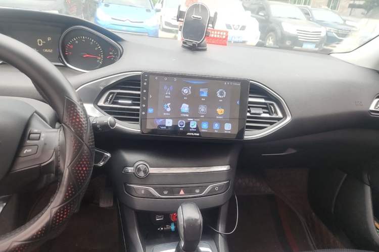 Used Peugeot 308S 2015 1.2T Automatic Jingchi Edition Audio And AC Panel