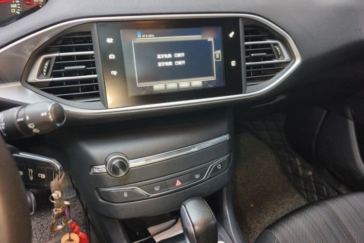 Used Peugeot 308S 2015 1.2T Automatic Jingchi Edition Audio And AC Panel
