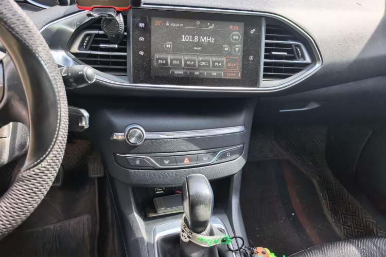 Used Peugeot 308S 2015 1.2T Automatic Jingchi Edition Audio And AC Panel