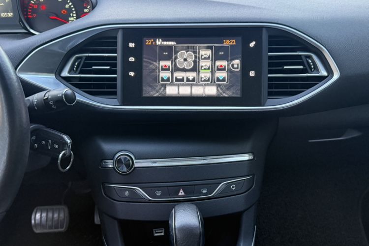 Used Peugeot 308S 2015 1.6T Automatic Jingchi Edition Audio And AC Panel