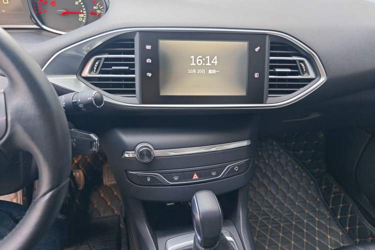 Used Peugeot 308S 2015 1.2T Automatic Jingchi Edition Audio And AC Panel