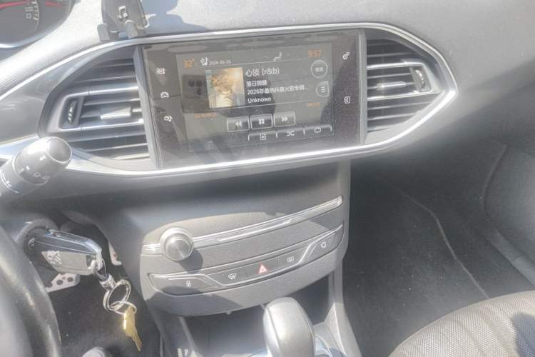 Used Peugeot 308S 2015 1.2T Automatic Jingchi Edition Audio And AC Panel