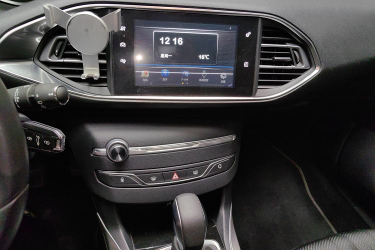 Used Peugeot 308S 2015 1.6T Automatic Jingchi Edition Audio And AC Panel