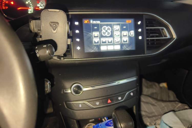 Used Peugeot 308S 2015 1.2T Automatic Jingchi Edition Audio And AC Panel