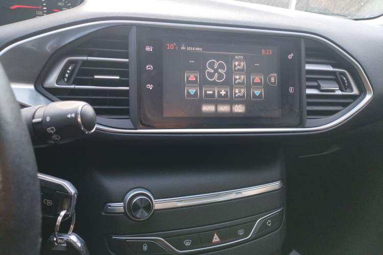 Used Peugeot 308S 2015 1.2T Automatic Jingchi Edition Audio And AC Panel