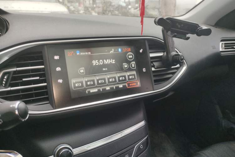 Used Peugeot 308S 2015 1.2T Automatic Jingchi Edition Audio And AC Panel