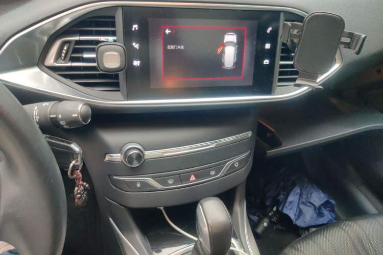 Used Peugeot 308S 2015 1.6T Automatic Jingchi Edition Audio And AC Panel
