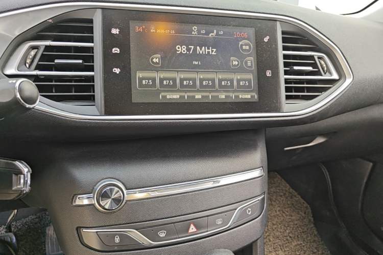 Used Peugeot 308S 2015 1.2T Automatic Jingchi Edition Audio And AC Panel