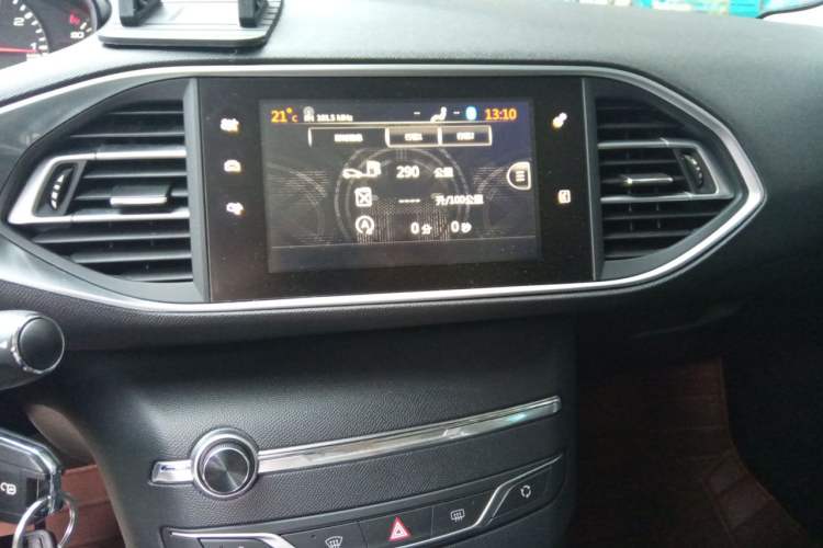 Used Peugeot 308S 2015 1.2T Automatic Jingchi Edition Audio And AC Panel