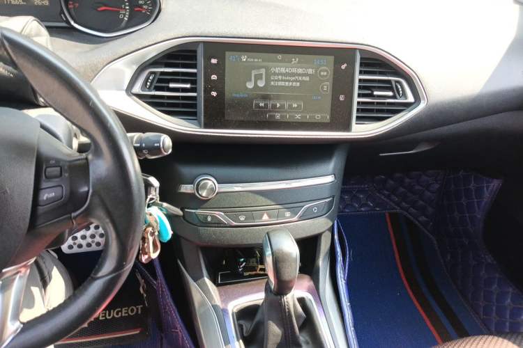 Used Peugeot 308S 2015 1.6T Automatic Jingchi Edition Audio And AC Panel