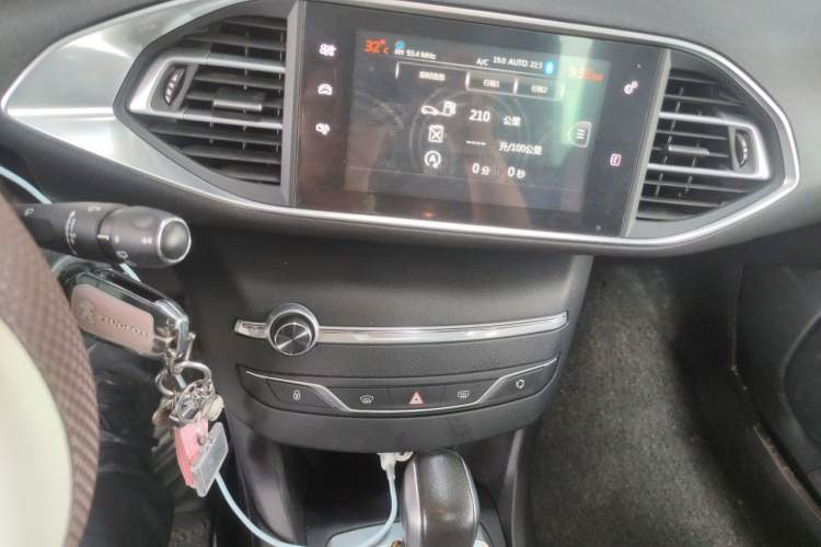 Used Peugeot 308S 2015 1.2T Automatic Jingchi Edition Audio And AC Panel