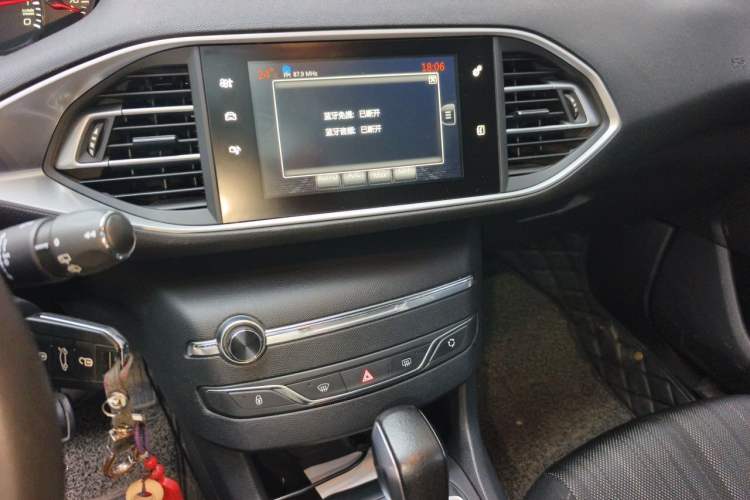 Used Peugeot 308S 2015 1.2T Automatic Jingchi Edition Audio And AC Panel