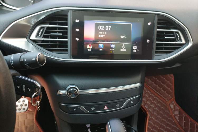 Used Peugeot 308S 2015 1.2T Automatic Jingchi Edition Audio And AC Panel