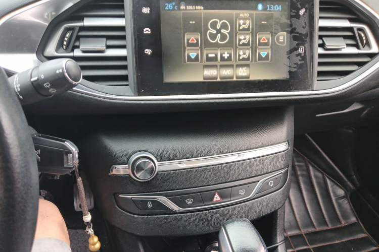Used Peugeot 308S 2015 1.2T Automatic Jingchi Edition Audio And AC Panel