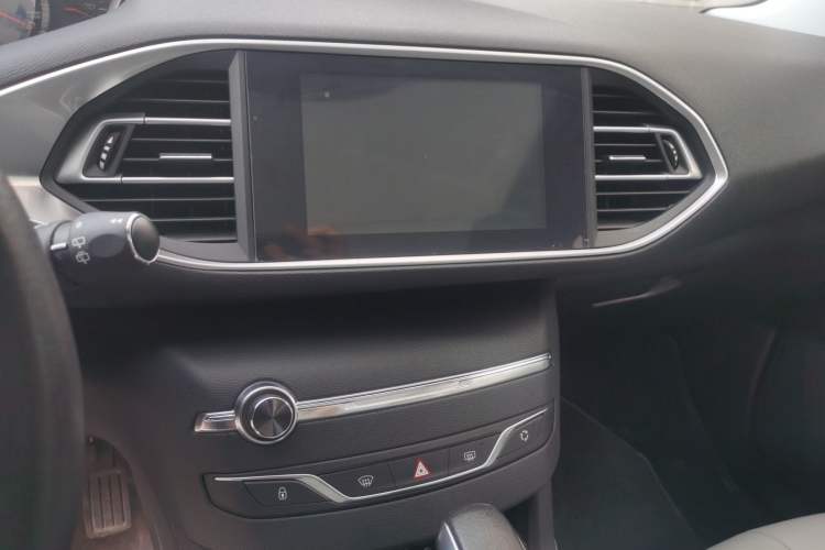 Used Peugeot 308S 2015 1.6T Automatic Jingchi Edition Audio And AC Panel