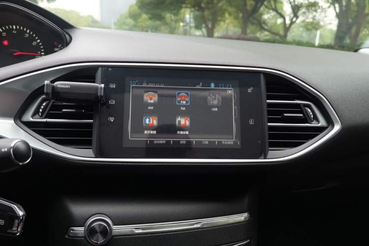 Used Peugeot 308S 2015 1.2T Automatic Jingchi Edition Audio And AC Panel